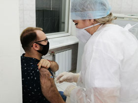  В Краснотурьинске началась вакцинация от COVID-19: первыми привились медработники 