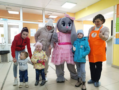  Волонтеры вновь подарили праздник пациентам детского отделения больницы 