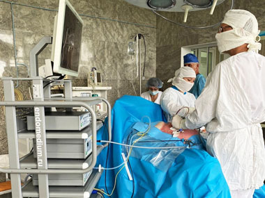  В хирургическом отделении больницы обновлено оборудование для проведения малотравматичных операций 